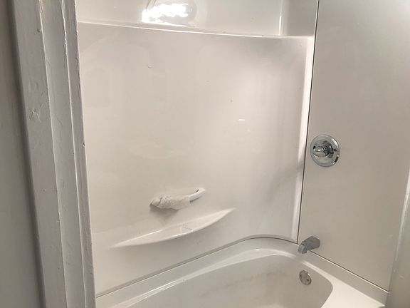 4th image of 566 E Sebewaing St
