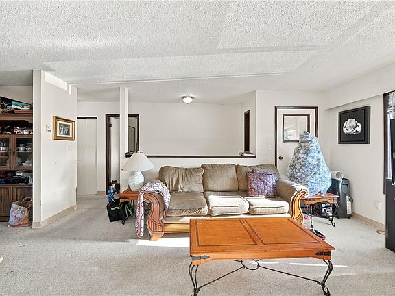 3rd image of 2344/2346 Rosstown Rd