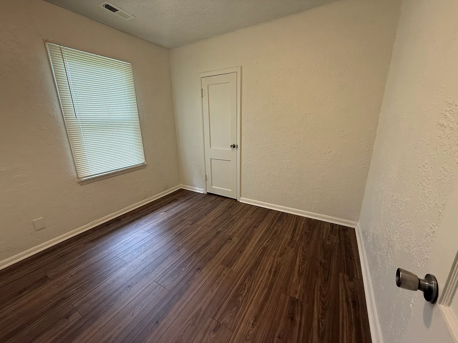 2 bed, 750 sqft, $900 — Photo 4