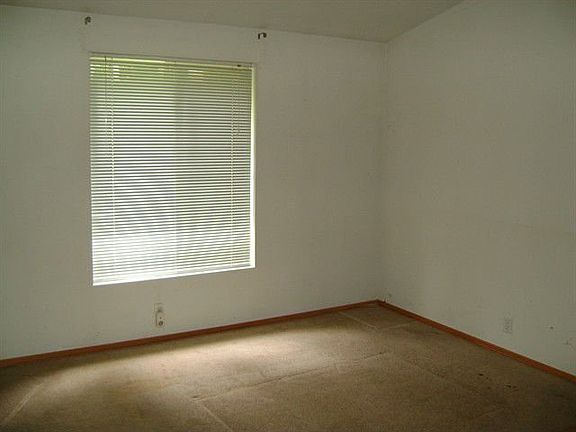 4th image of 4215 NW Fir Tree Dr