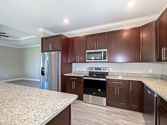 5th image of 1621 SW 17th Pl