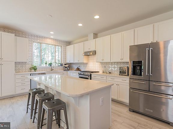 5th image of 430 Indigo Way