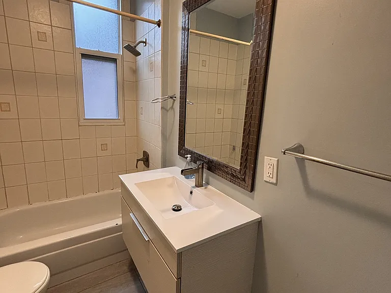 490 Gilmour St #2 — Photo 7