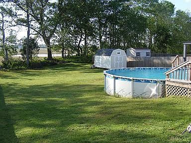 Very Lrge back yard w/ pool