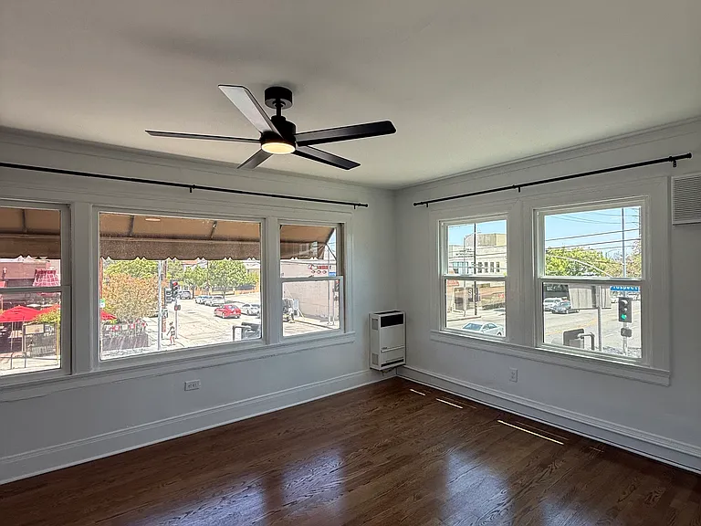 1701 1/2 Hillhurst Ave #1701 — Photo 2