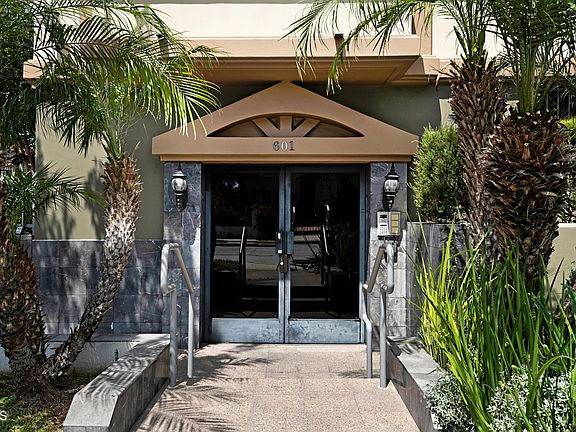 3rd image of 601 N Serrano Ave Suite 205