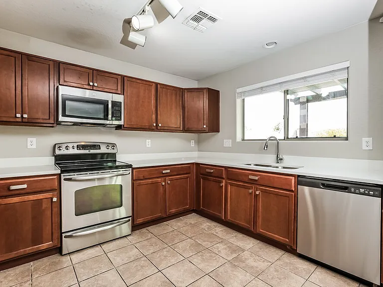 10340 W Hilton Ave — Photo 8