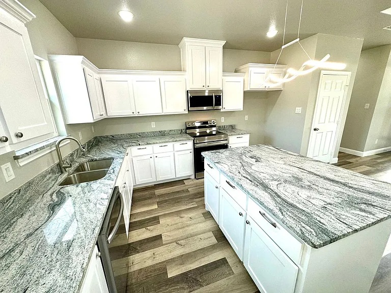 3415 Henderson St — Photo 4