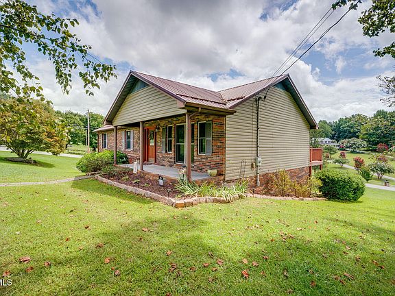 3rd image of 100 Ridge Circle Dr