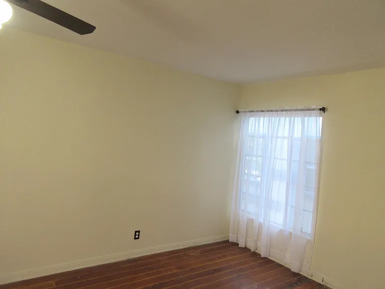 649 S Detroit St #9 — Photo 3