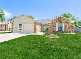 1600 Fieldstone Ct, Arlington, TX 76018