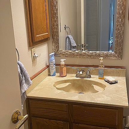 5th image of 710 Essex Pl