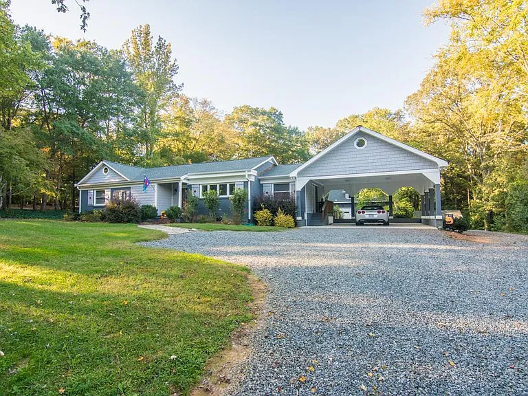1000 Jefferson Dr — Photo 1