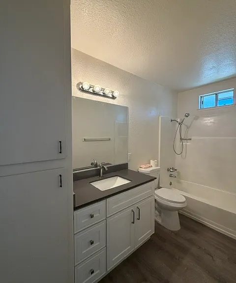 935 Kenwood Ave #5 — Photo 4