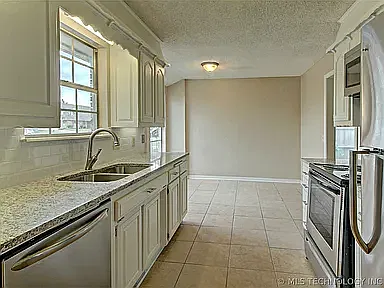 3 bed, 1640 sqft, $1,800 — Photo 2