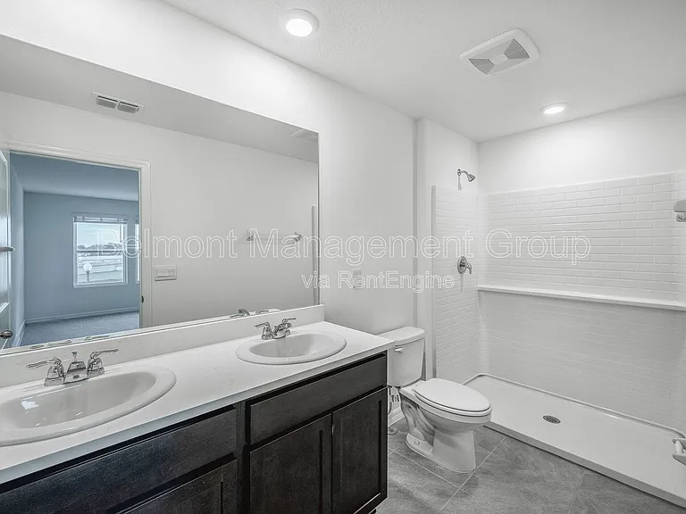 8250 SW 67th Ave — Photo 16
