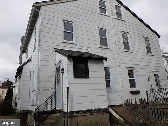 4th image of 2440 Mansfield Ave