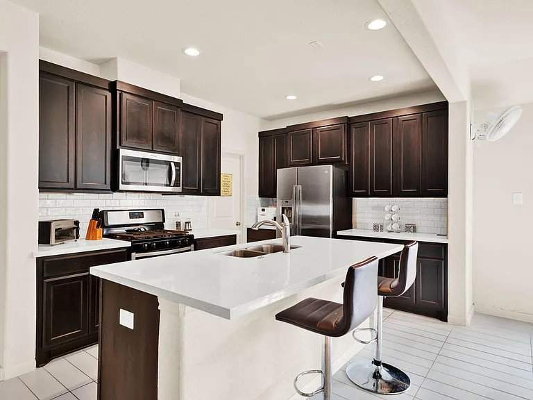 2503 Hagerman Ct — Photo 9
