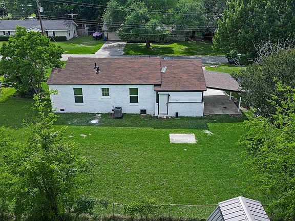3rd image of 804 Heaton St