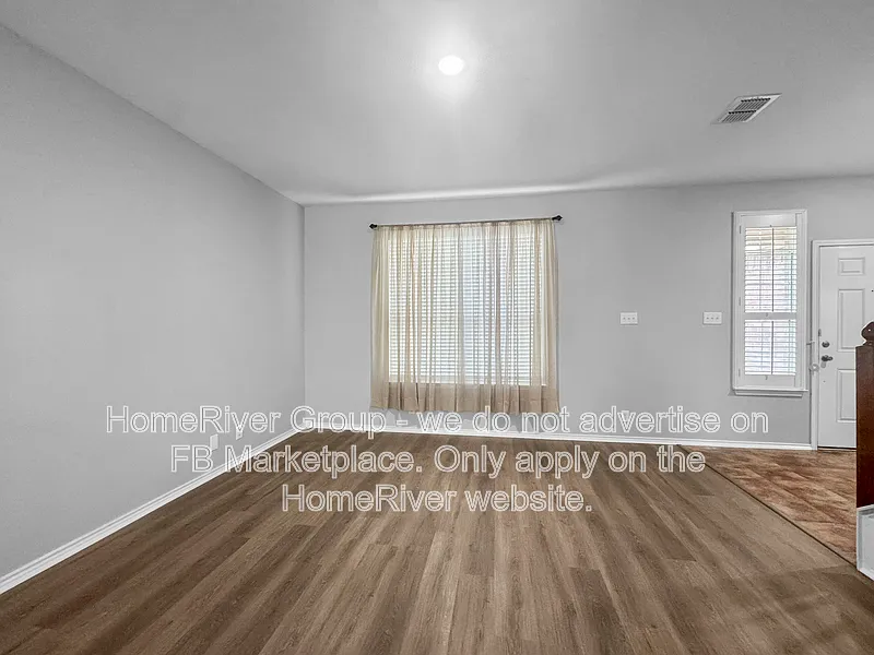 3 bed, 3.0 bath, 2806 sqft, $2,150 — Photo 3