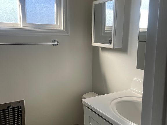 3rd image of 12606 Oxnard St #6