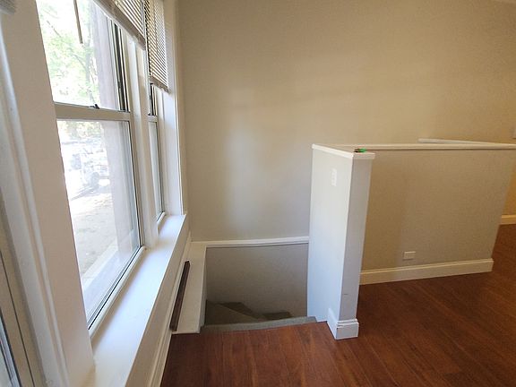 3rd image of 5825 N Wayne Ave #1W