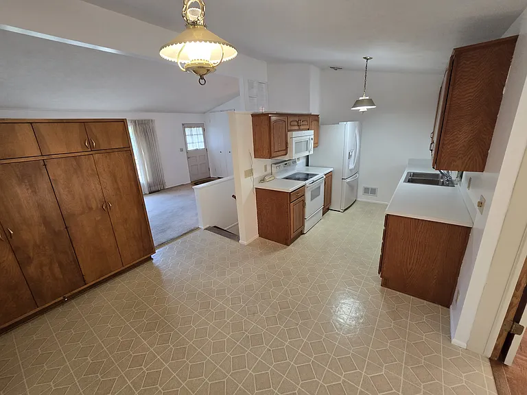 420 Steinway Rd — Photo 8