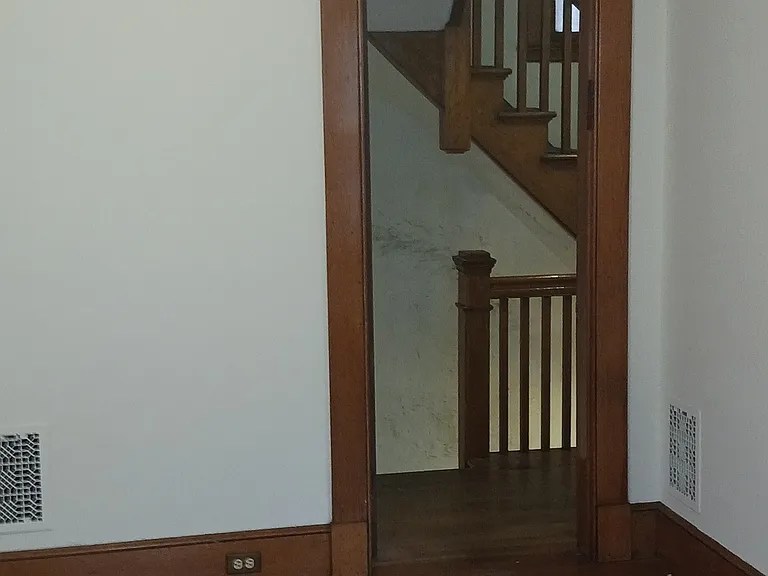 126 Edwards St — Photo 7