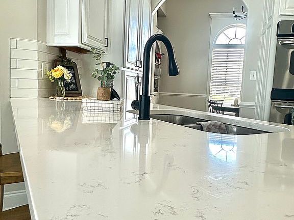 5th image of 300 Bunker Ln
