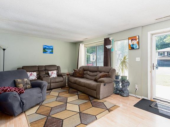 5th image of 2501 S Grandview Cir