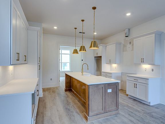 2nd image of 110 Myrtle St Unit E