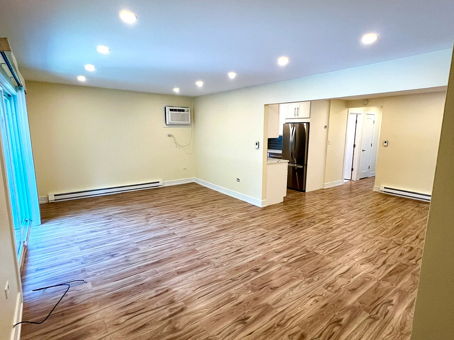 2 bed, 1100 sqft, $2,100 — Photo 2