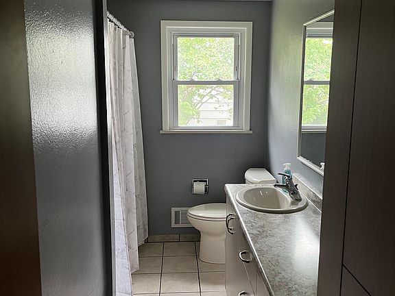 4th image of 2043 Zeise Ave