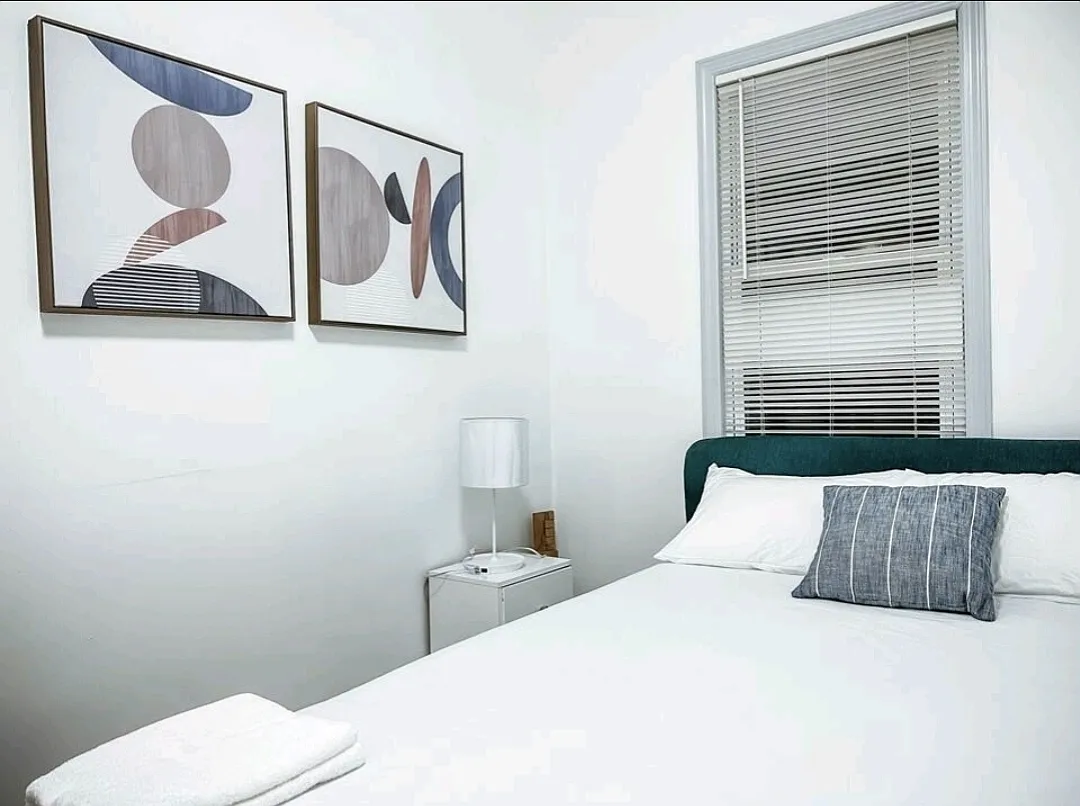 3 bed, $5,000 — Photo 2
