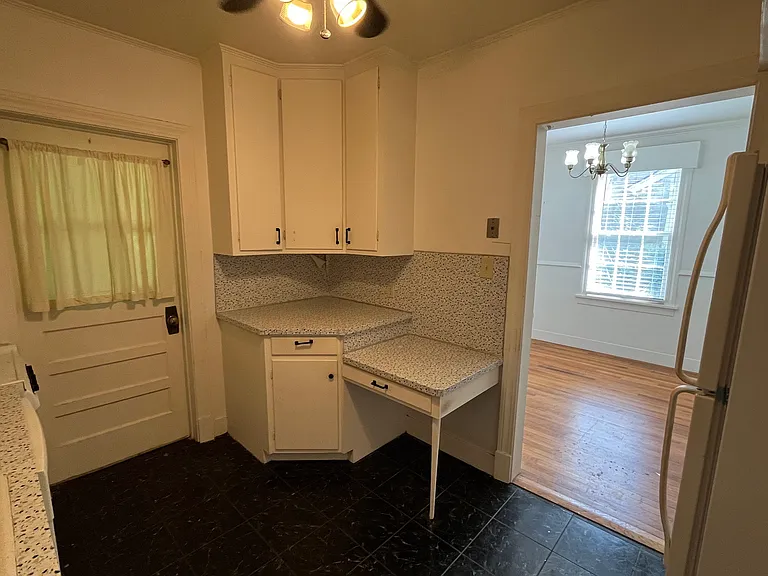 906 Corrine St #B — Photo 12