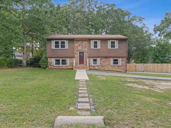 121 Holly Berry Ln, Prince George, VA 23875