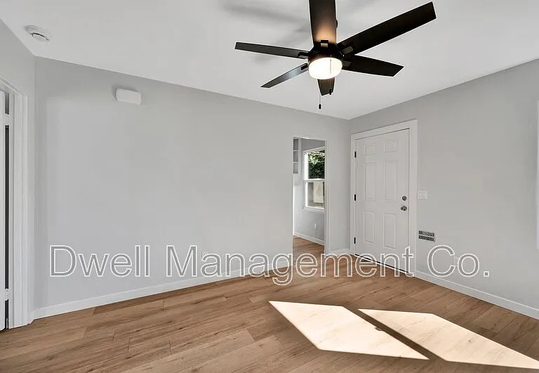 2176 Bacon St — Photo 7