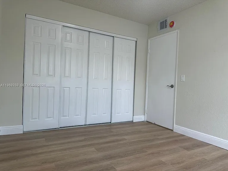 1463 Lake Crystal Dr — Photo 9