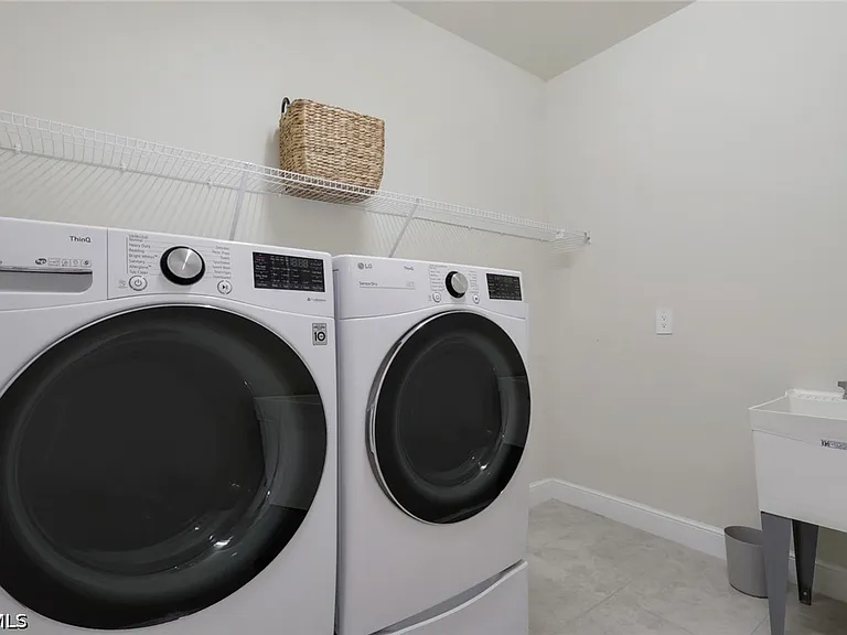 3425 Hampton Blvd — Photo 33