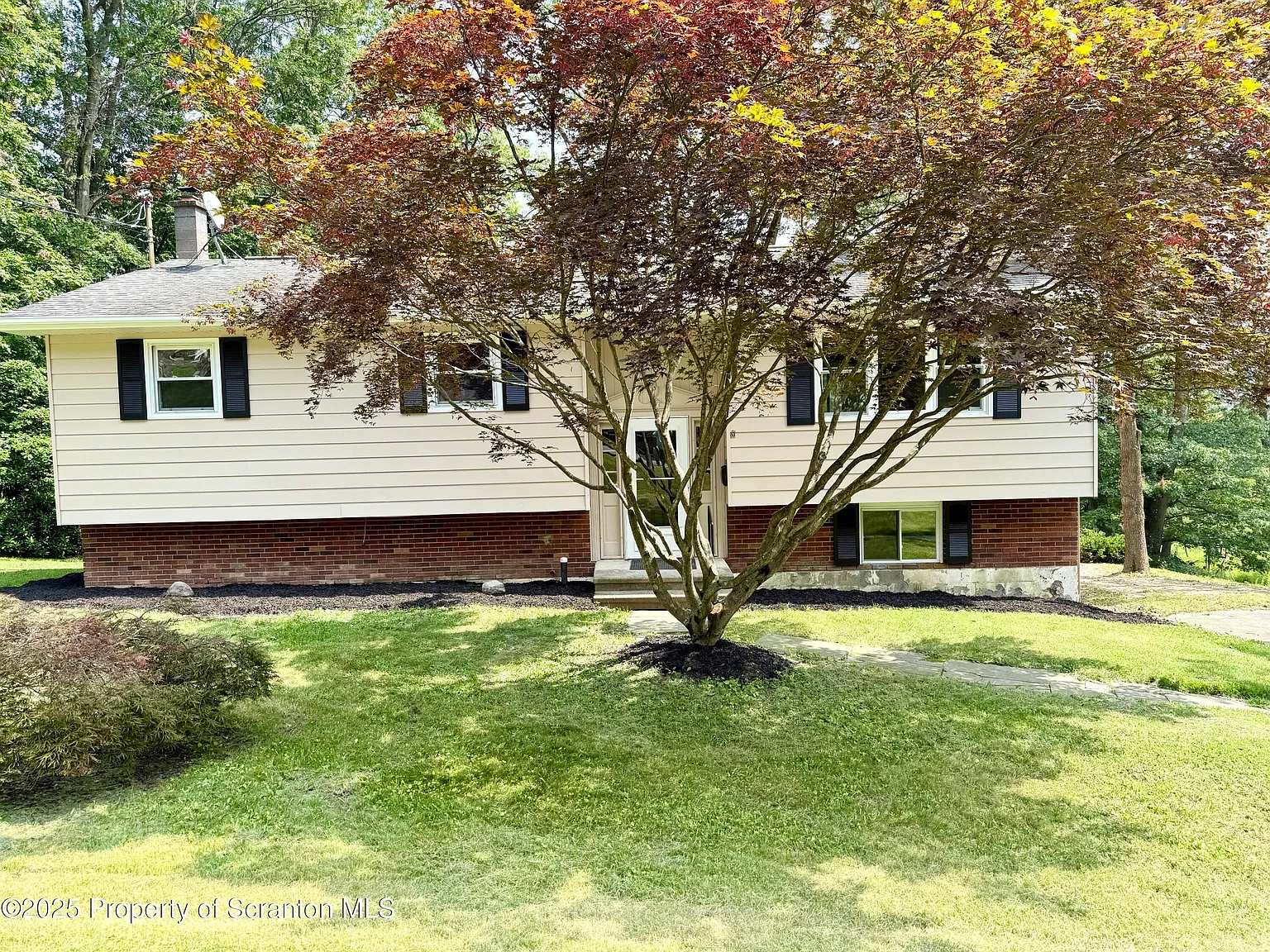 197 Columbus Dr photo 1