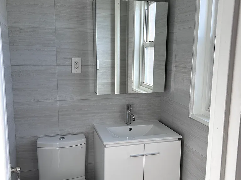 Shorecrest Towers — Photo 7
