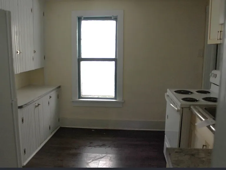 77 Irwin Ave #2 — Photo 3