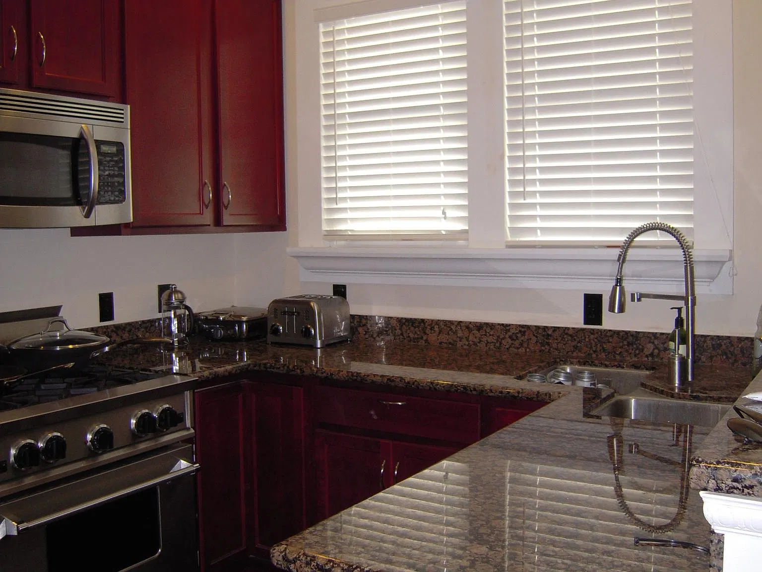 2 bed, 1000 sqft, $1,999 — Photo 2