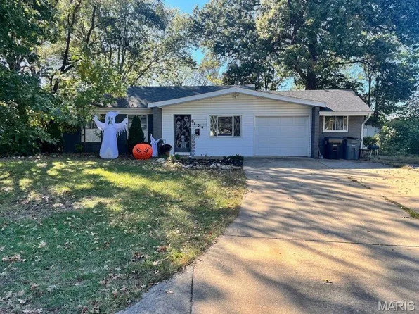 204 Allen Dr, O'Fallon, MO 63366