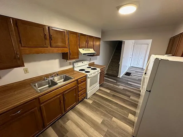 517 Drury Ln — Photo 9