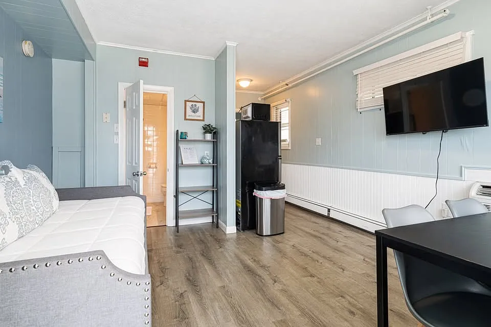 1 bed, 400 sqft, $1,395 — Photo 2