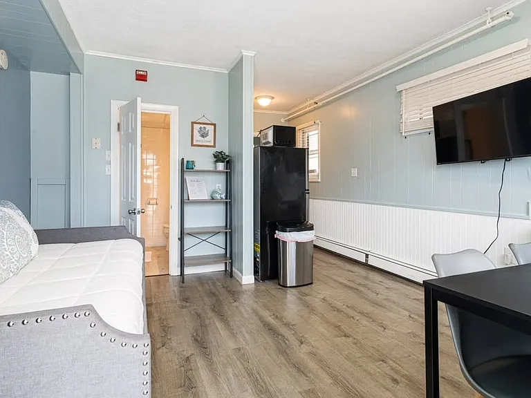 46 E Grand Ave — Photo 2