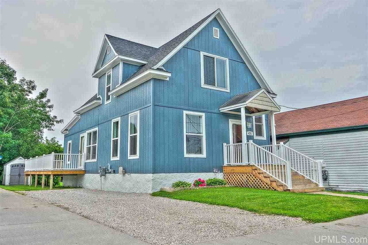 421 Oak St, Manistique, MI 49854 Zillow