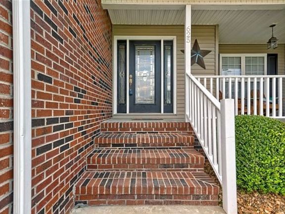 4th image of 625 Eagle Landing Dr