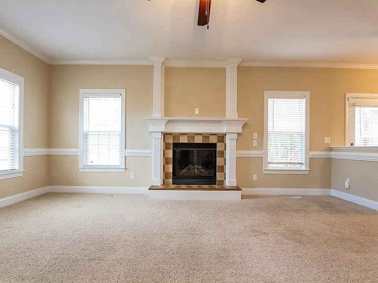 221 Worthington Ct — Photo 2